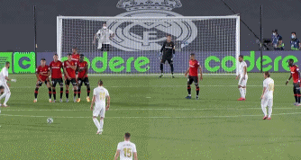 马刺主帅：文班很可能复出打雷霆，今早他进行了大强度练习