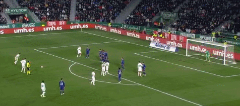 对阵都灵时的这粒任意球，至今仍让红黑军团球迷津津乐道