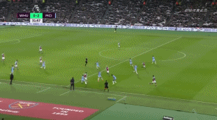 足球比赛中如何保持体能？